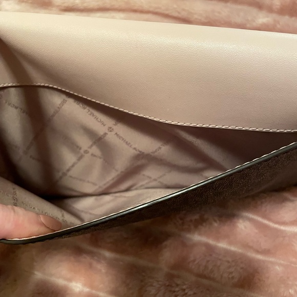 Michael Kors Jet Set Signature Clutch new without tags - Picture 7 of 8